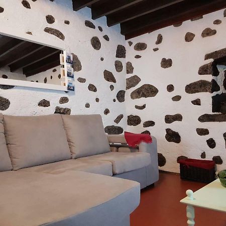 Join Our Relaxed House Near The Beach - Mosteiros Mosteiros  Bagian luar foto