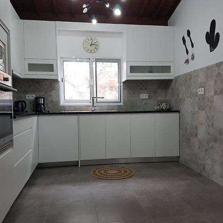 Join Our Relaxed House Near The Beach - Mosteiros Mosteiros  Bagian luar foto