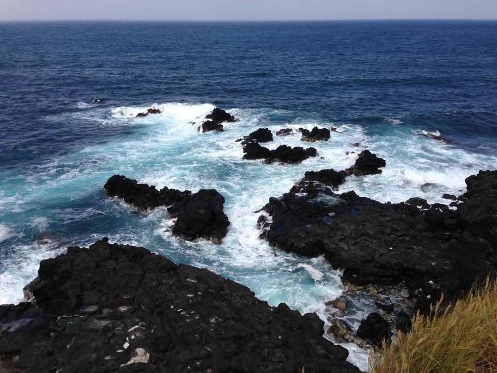 Join Our Relaxed House Near The Beach - Mosteiros Mosteiros  Ruang foto