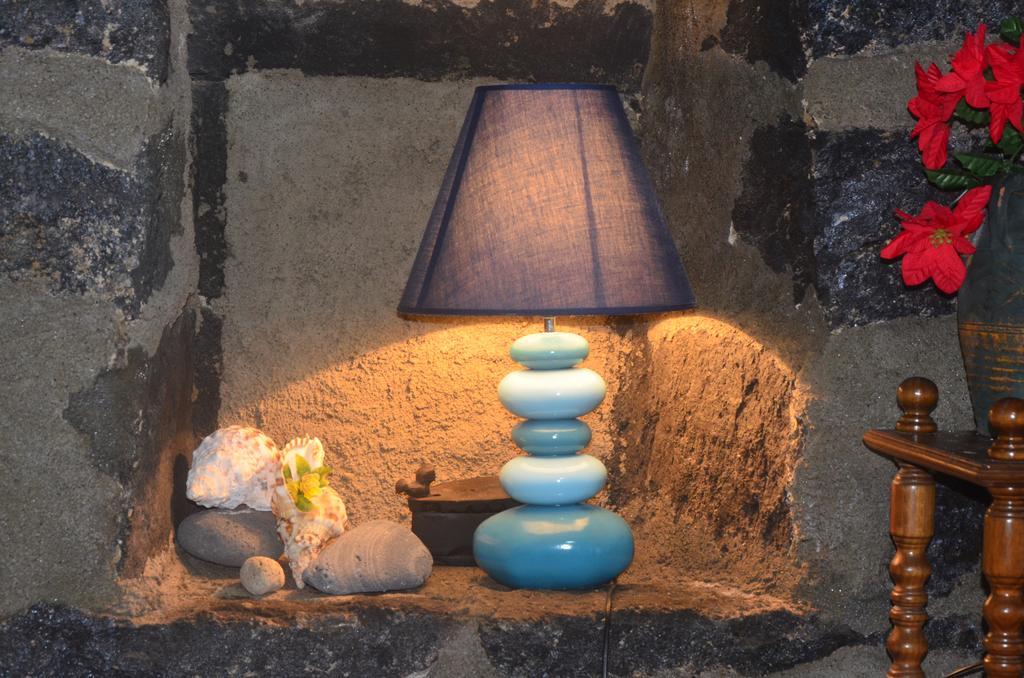 Join Our Relaxed House Near The Beach - Mosteiros Mosteiros  Bagian luar foto