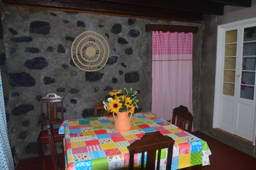 Join Our Relaxed House Near The Beach - Mosteiros Mosteiros  Bagian luar foto