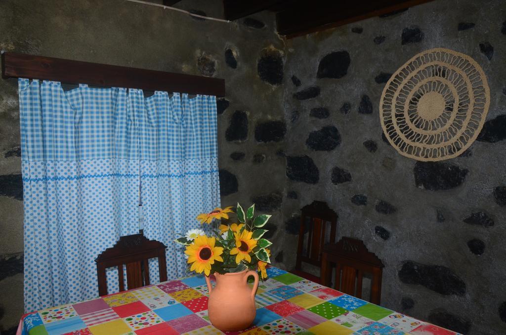 Join Our Relaxed House Near The Beach - Mosteiros Mosteiros  Bagian luar foto
