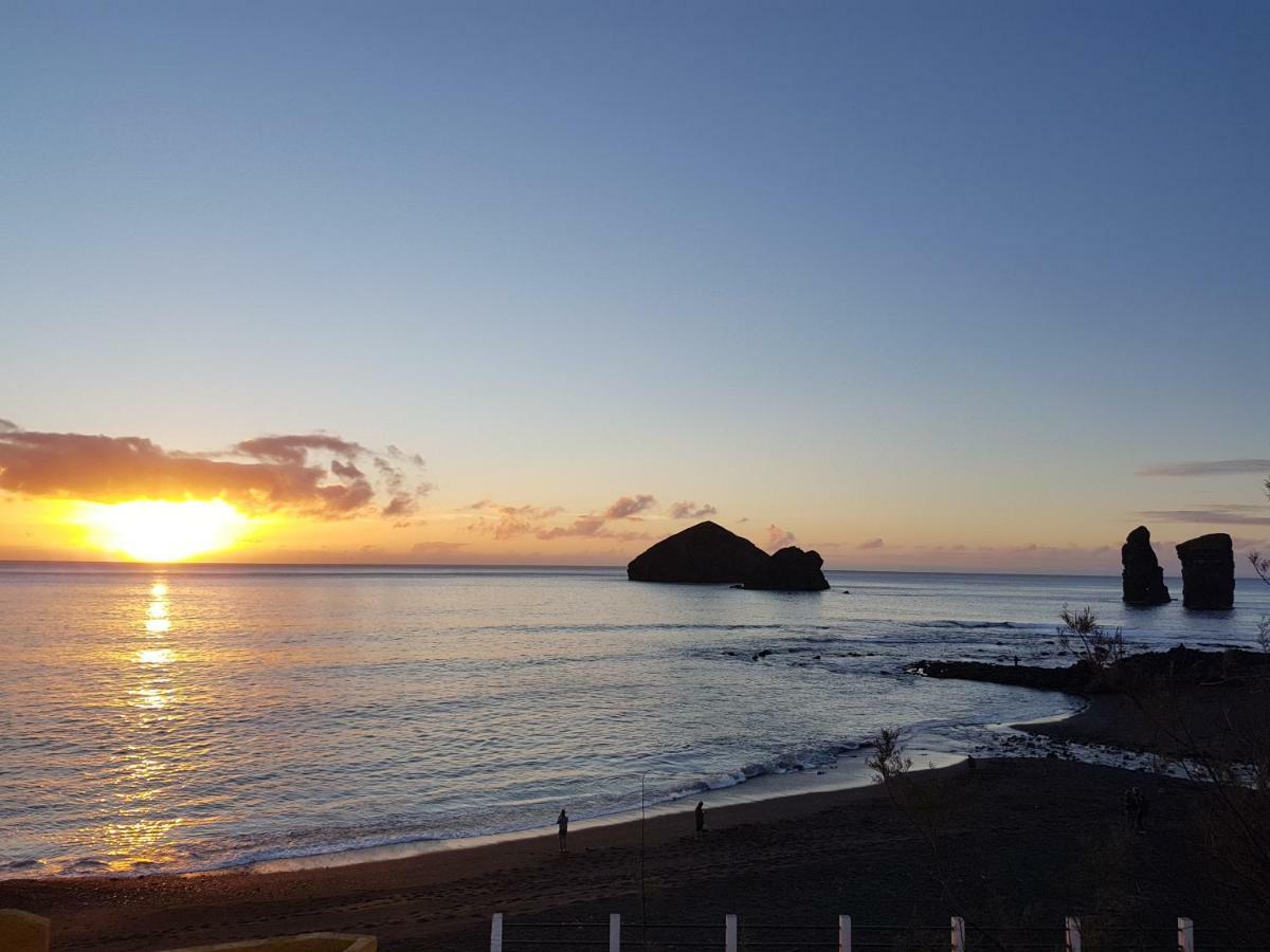 Join Our Relaxed House Near The Beach - Mosteiros Mosteiros  Bagian luar foto