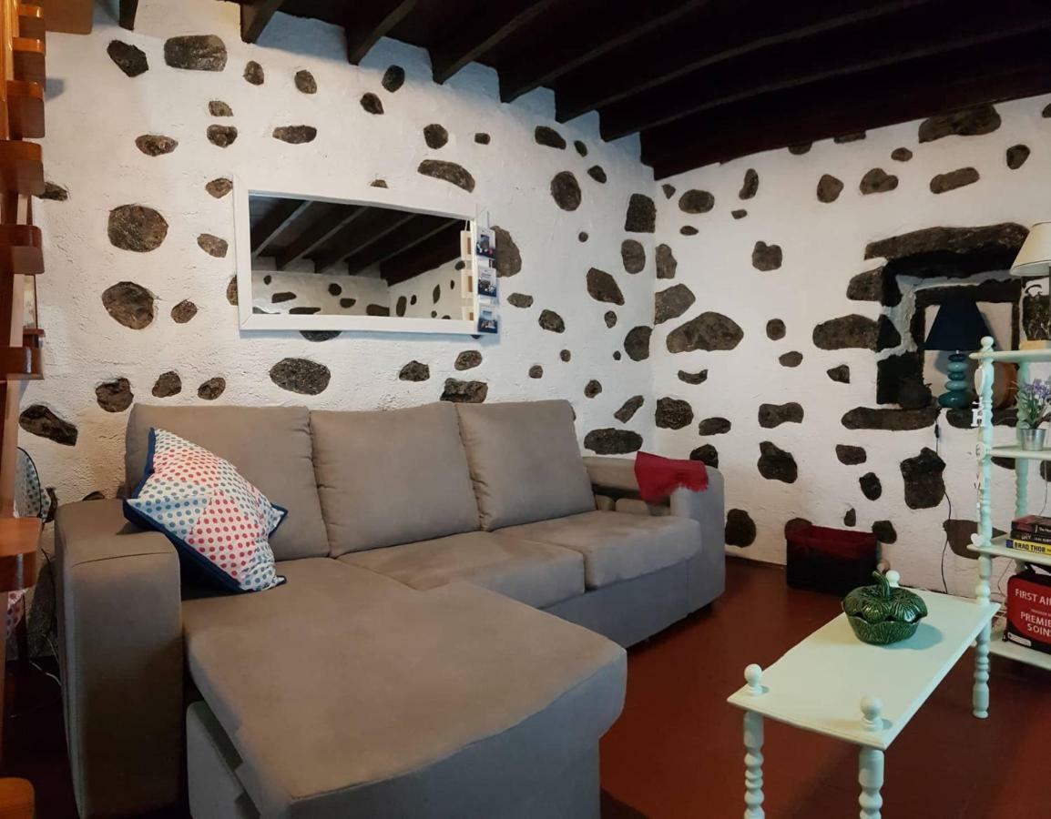 Join Our Relaxed House Near The Beach - Mosteiros Mosteiros  Bagian luar foto