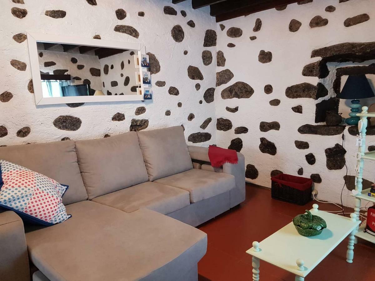 Join Our Relaxed House Near The Beach - Mosteiros Mosteiros  Bagian luar foto
