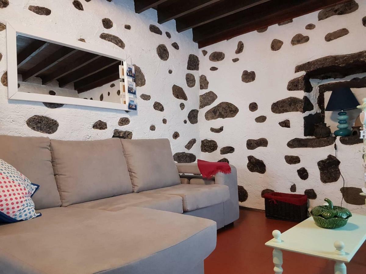 Join Our Relaxed House Near The Beach - Mosteiros Mosteiros  Bagian luar foto